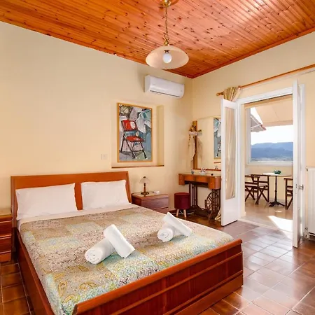 Eleni's Traditional House In Agrafi Apartment